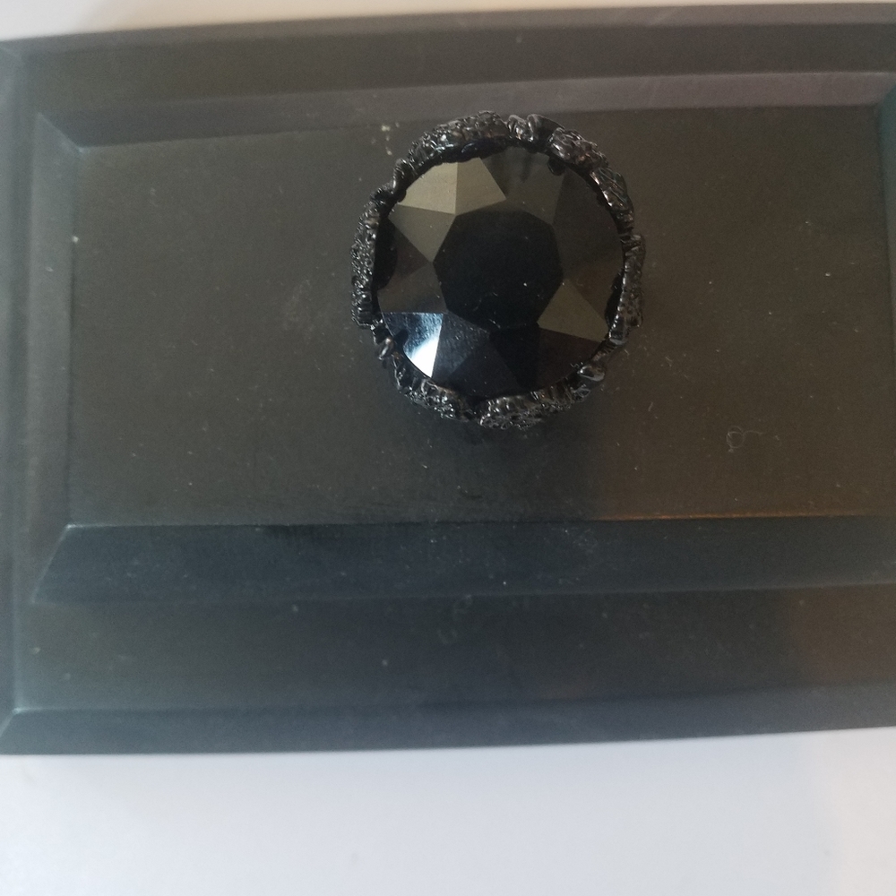 Statement Ring - Picture 5 of 8